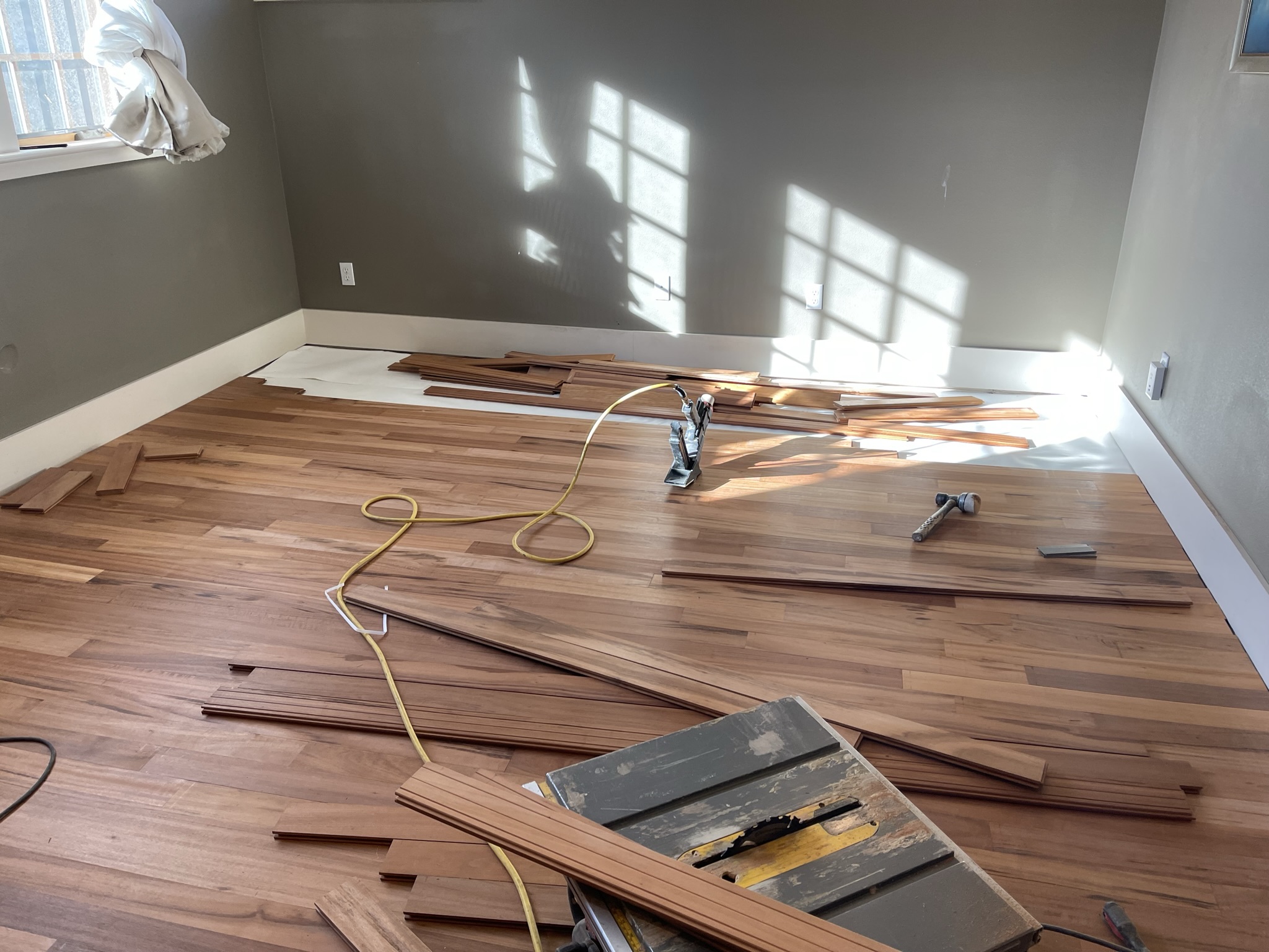 Solid vs. Engineered Hardwood – What’s the Difference?